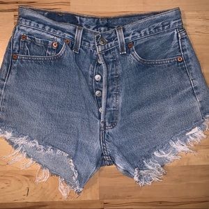 Levi’s Cut-off denim shorts